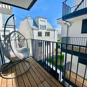 Modern With Balcony & Free Parking - Nearby Metro Wien