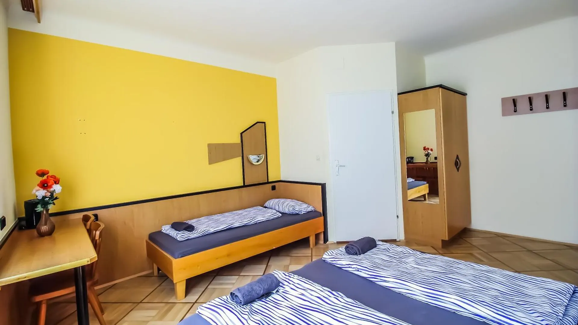Cozy Rooms - U3 Hutteldorferstrasse Viena 0*,
