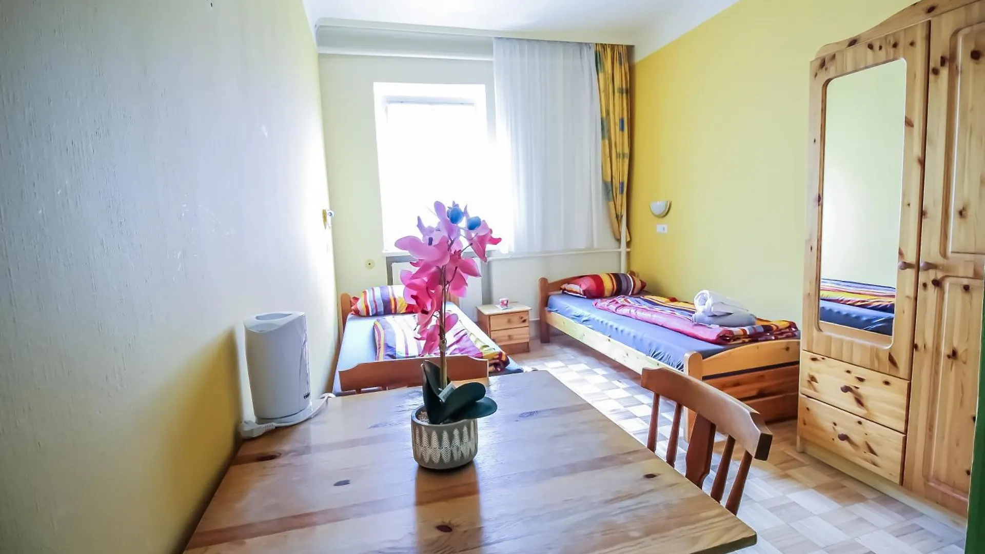 Cozy Rooms - U3 Hutteldorferstrasse Viena