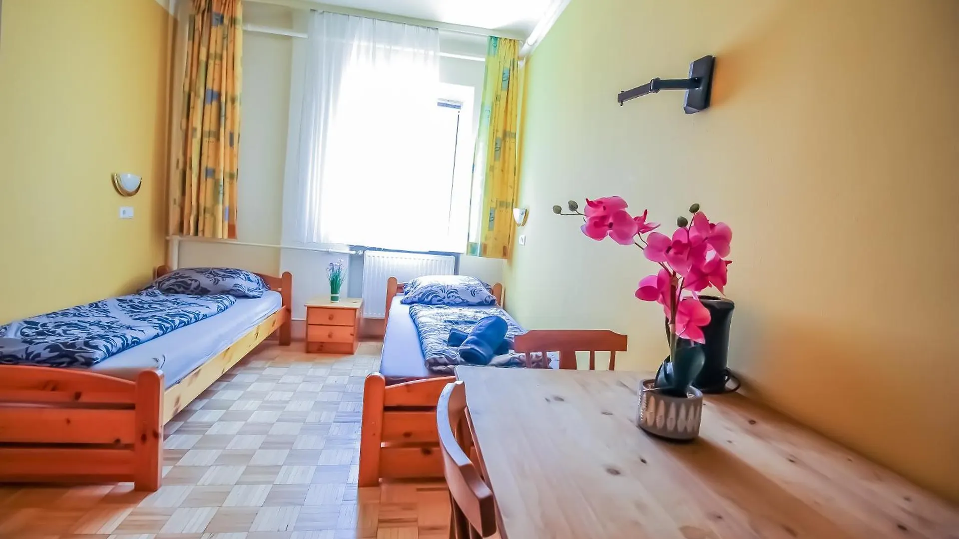 Cozy Rooms - U3 Hutteldorferstrasse Viena Gazde/Camere de închiriat