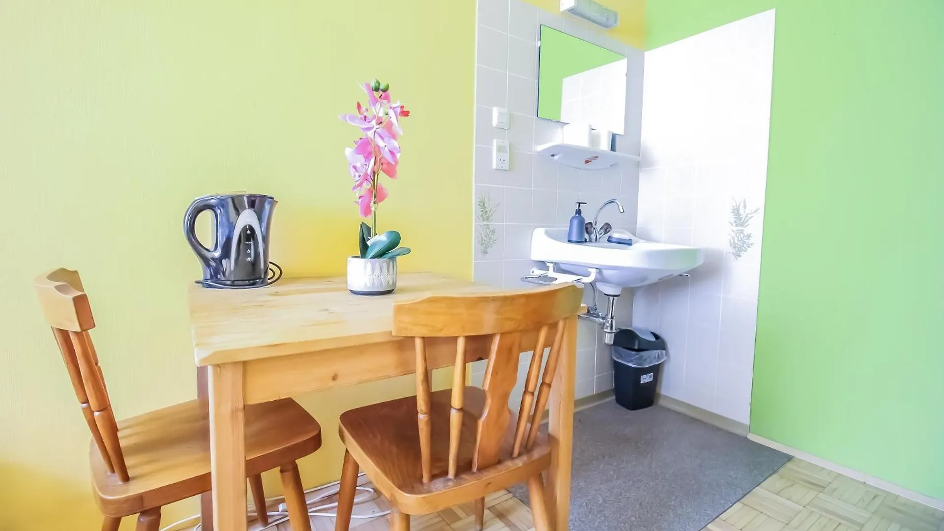 Cozy Rooms - U3 Hutteldorferstrasse Viena Gazde/Camere de închiriat