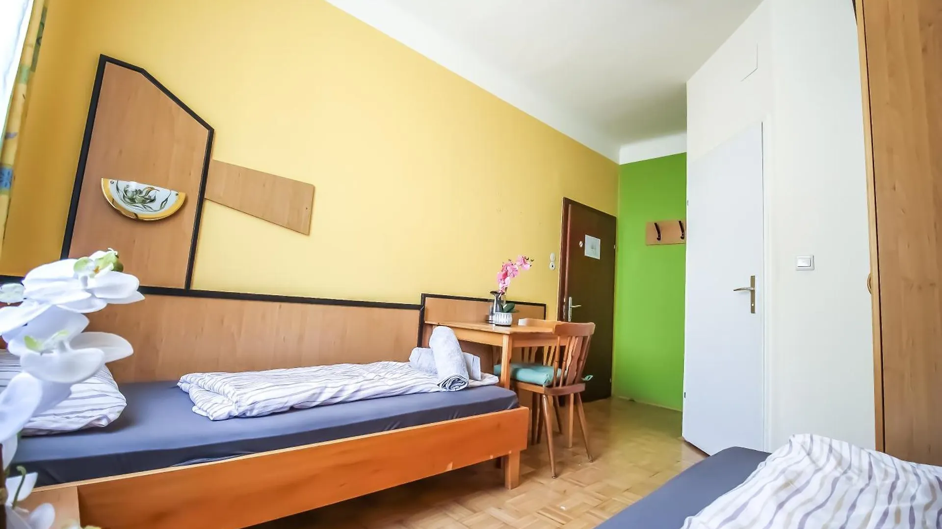 Cozy Rooms - U3 Hutteldorferstrasse Viena