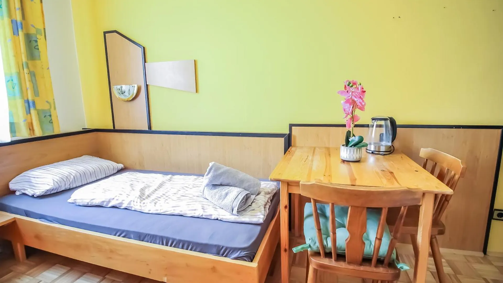 Cozy Rooms - U3 Hutteldorferstrasse Viena Gazde/Camere de închiriat