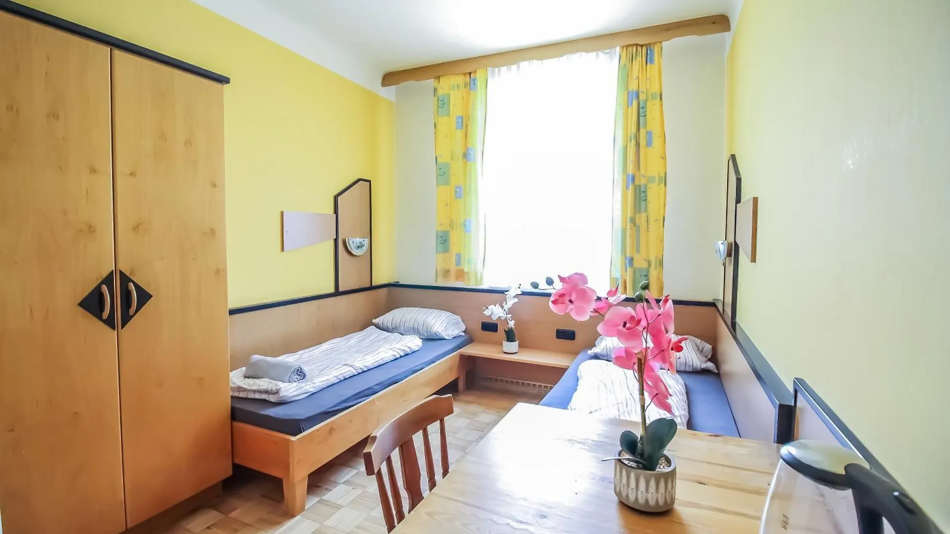 Gazde/Camere de închiriat Cozy Rooms - U3 Hutteldorferstrasse Viena Austria