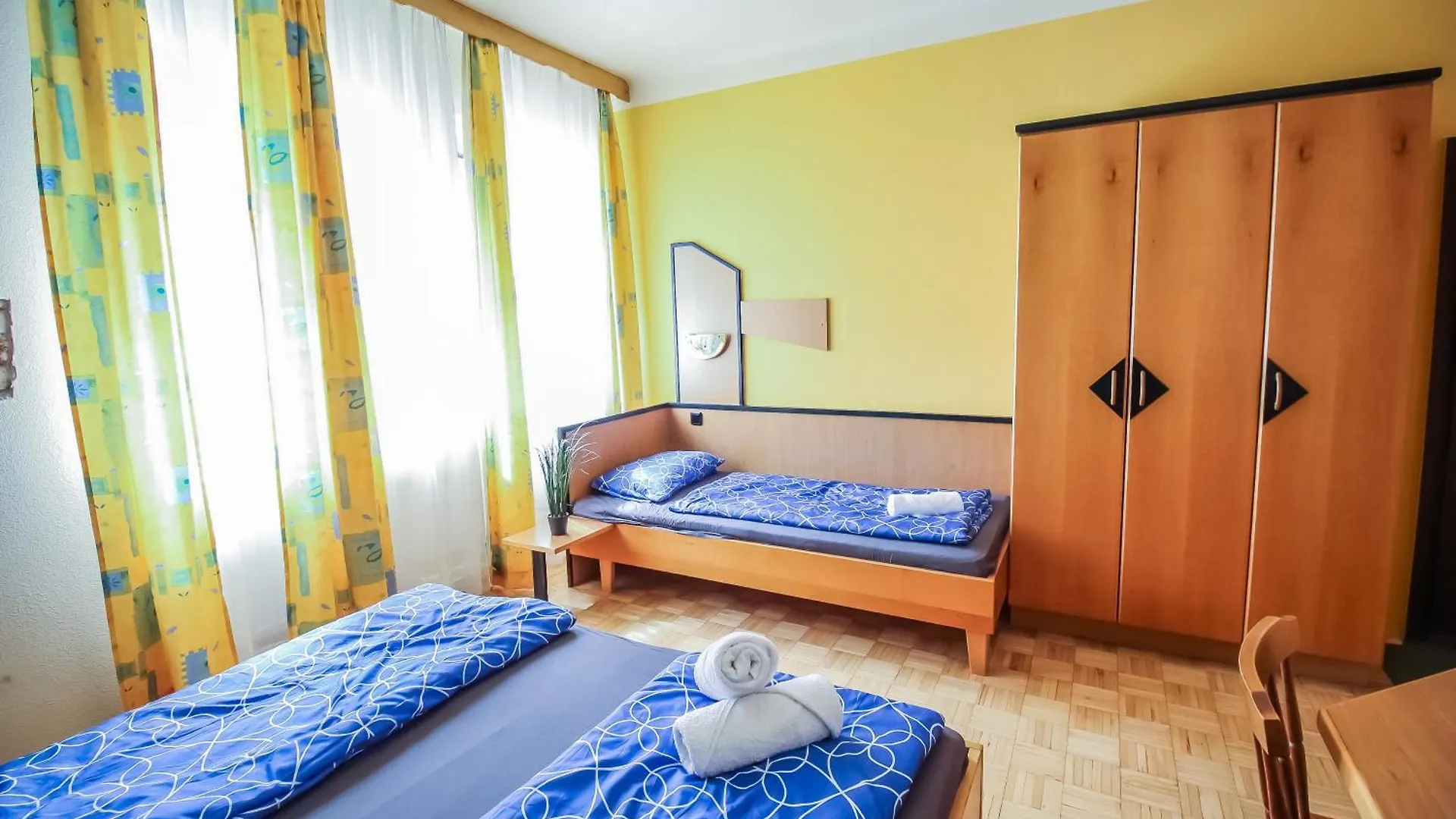 Cozy Rooms - U3 Hutteldorferstrasse Vienna Homestay