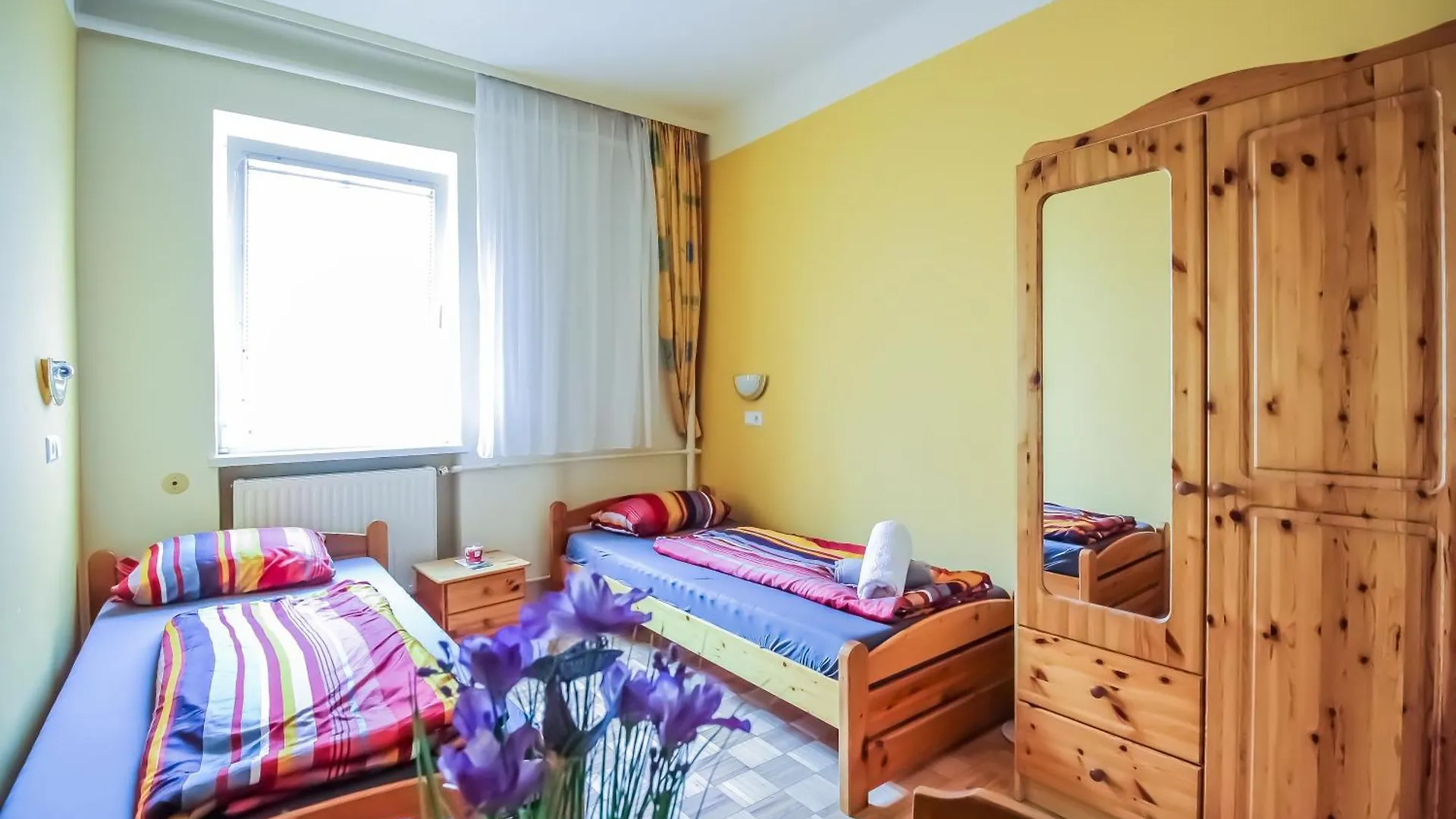 Homestay Cozy Rooms - U3 Hutteldorferstrasse Vienna Austria
