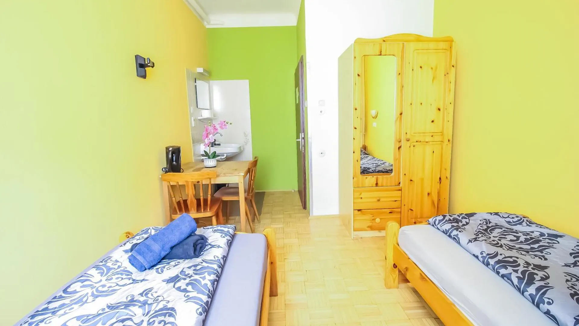 Homestay Cozy Rooms - U3 Hutteldorferstrasse Vienna