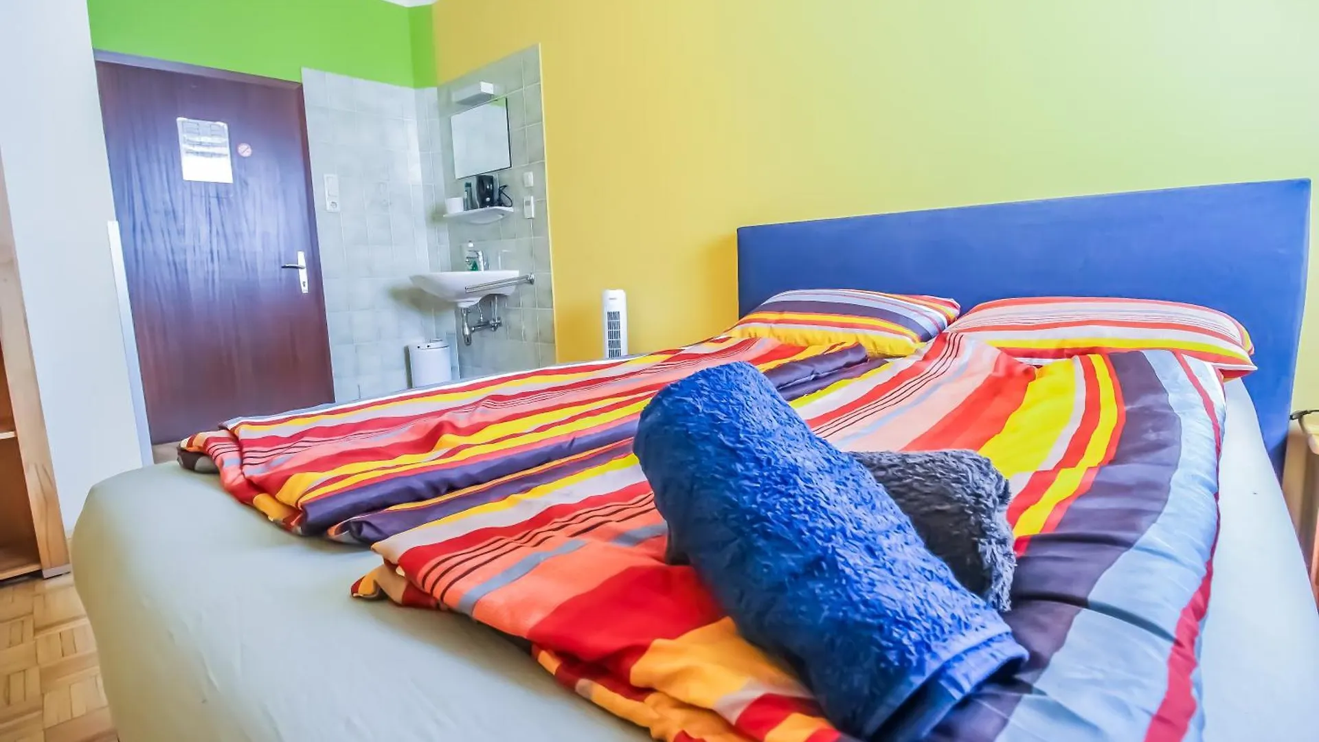 Homestay Cozy Rooms - U3 Hutteldorferstrasse Vienna