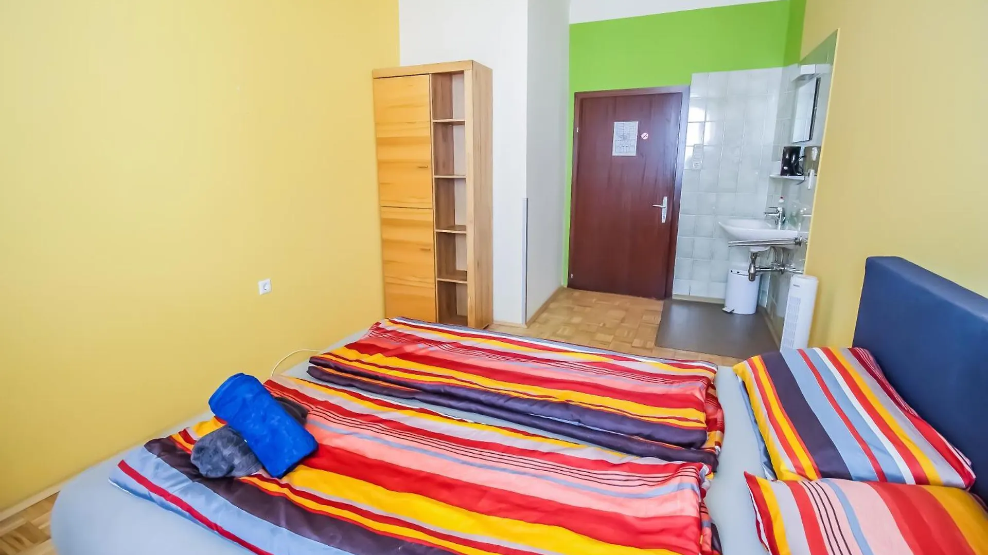 Cozy Rooms - U3 Hutteldorferstrasse Vienna 0*,