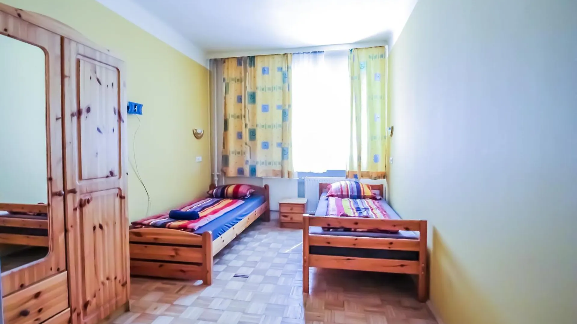 Cozy Rooms - U3 Hutteldorferstrasse Vienna Austria