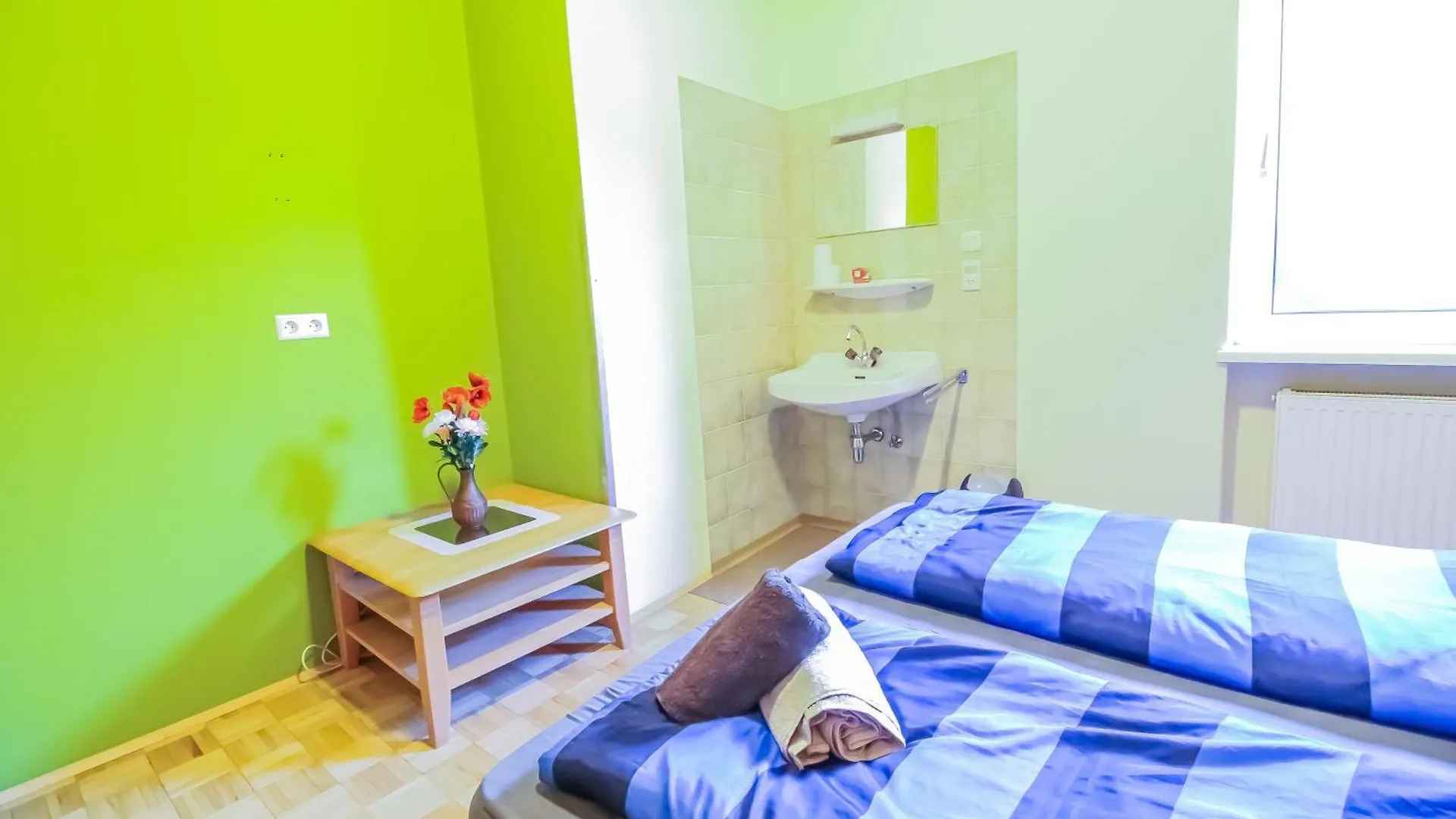 Cozy Rooms - U3 Hutteldorferstrasse Vienna Homestay