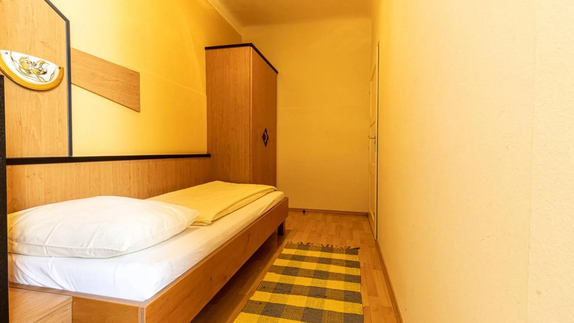 Cozy Rooms - U3 Hutteldorferstrasse Vienna 0*,