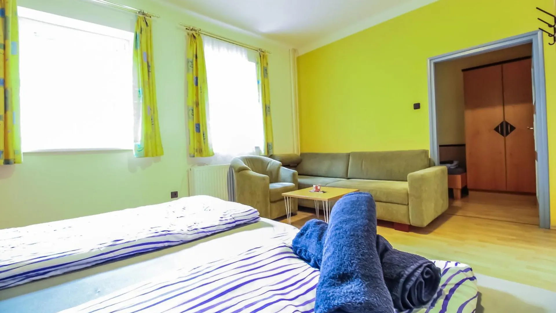 Cozy Rooms - U3 Hutteldorferstrasse Vienna Homestay