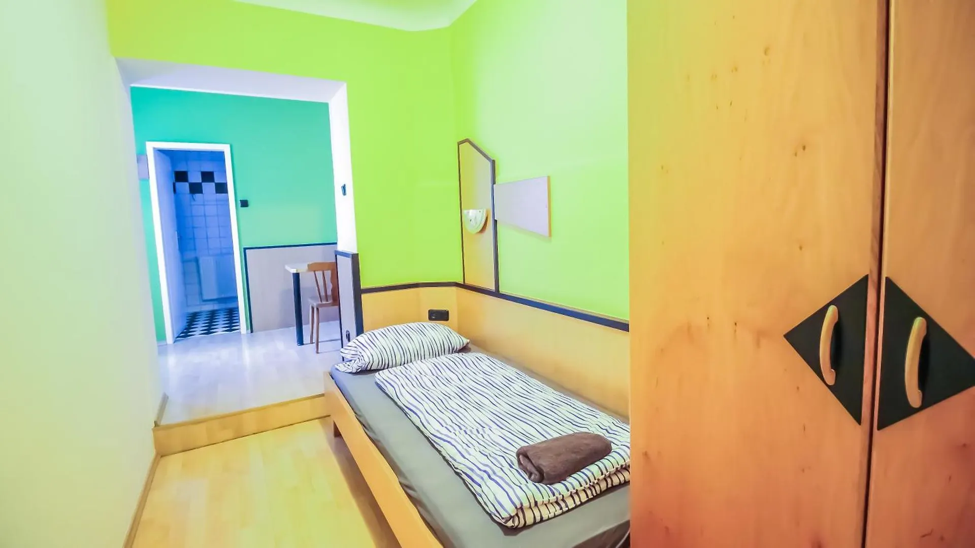 Cozy Rooms - U3 Hutteldorferstrasse Vienna Homestay