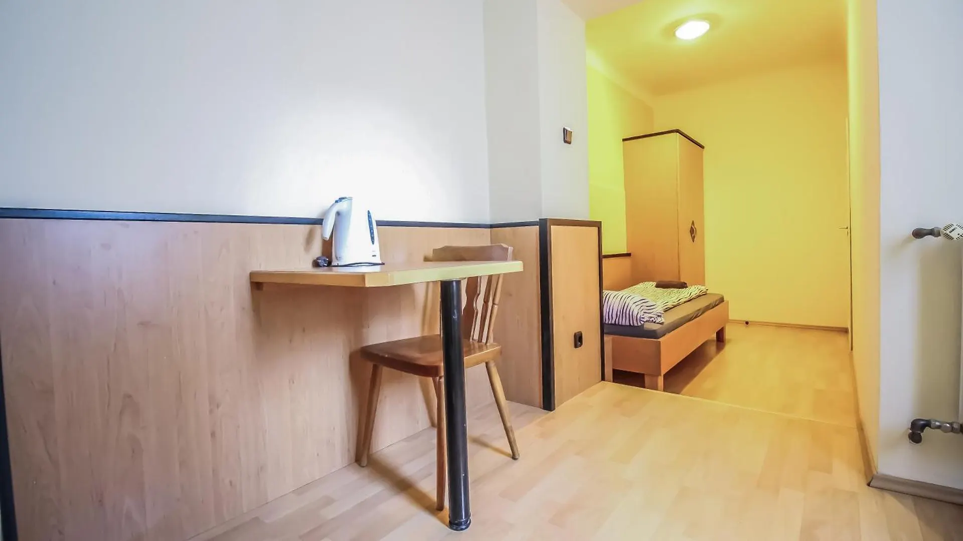 Cozy Rooms - U3 Hutteldorferstrasse Vienna Homestay