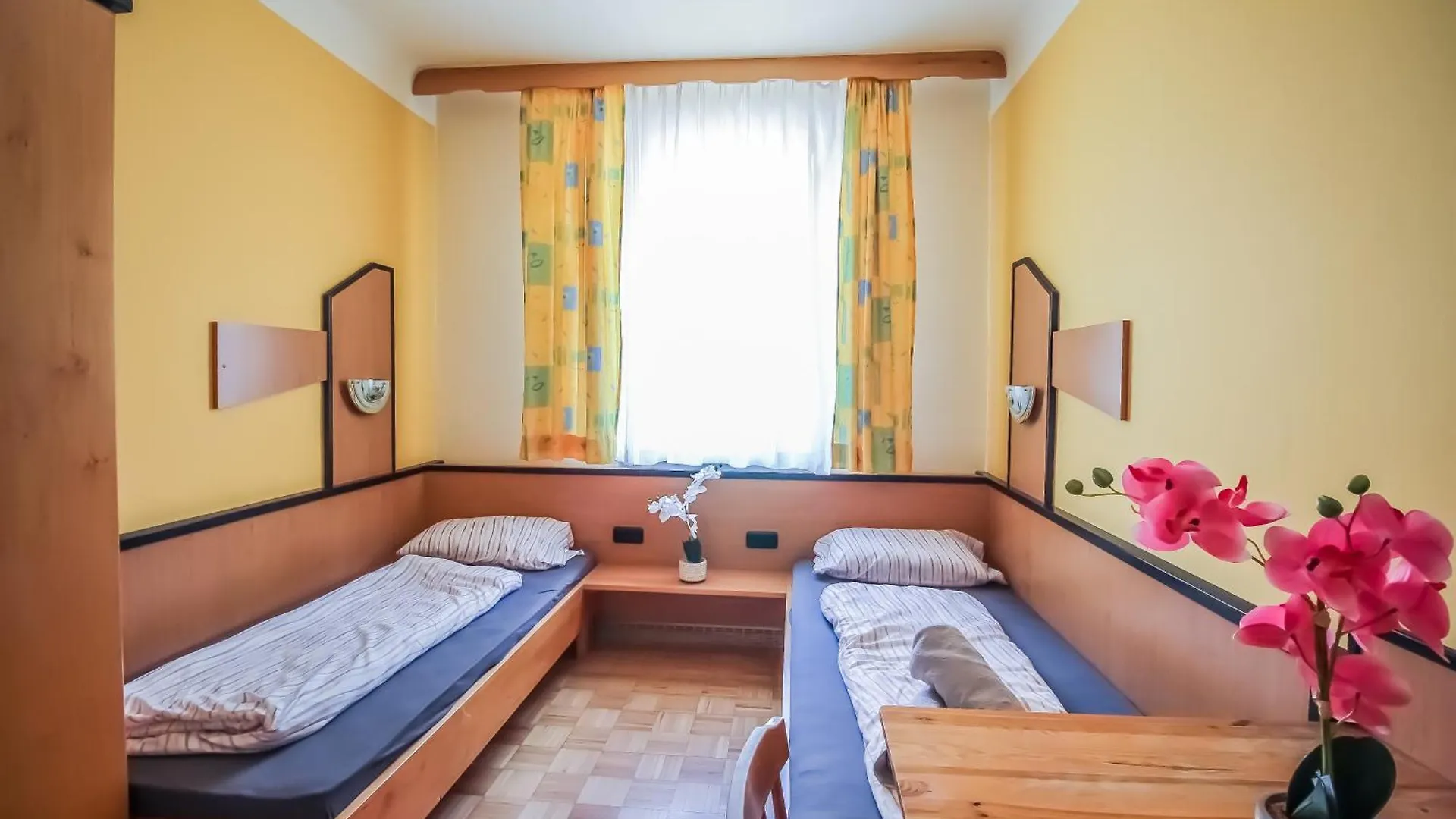 Cozy Rooms - U3 Hutteldorferstrasse Vienna Homestay